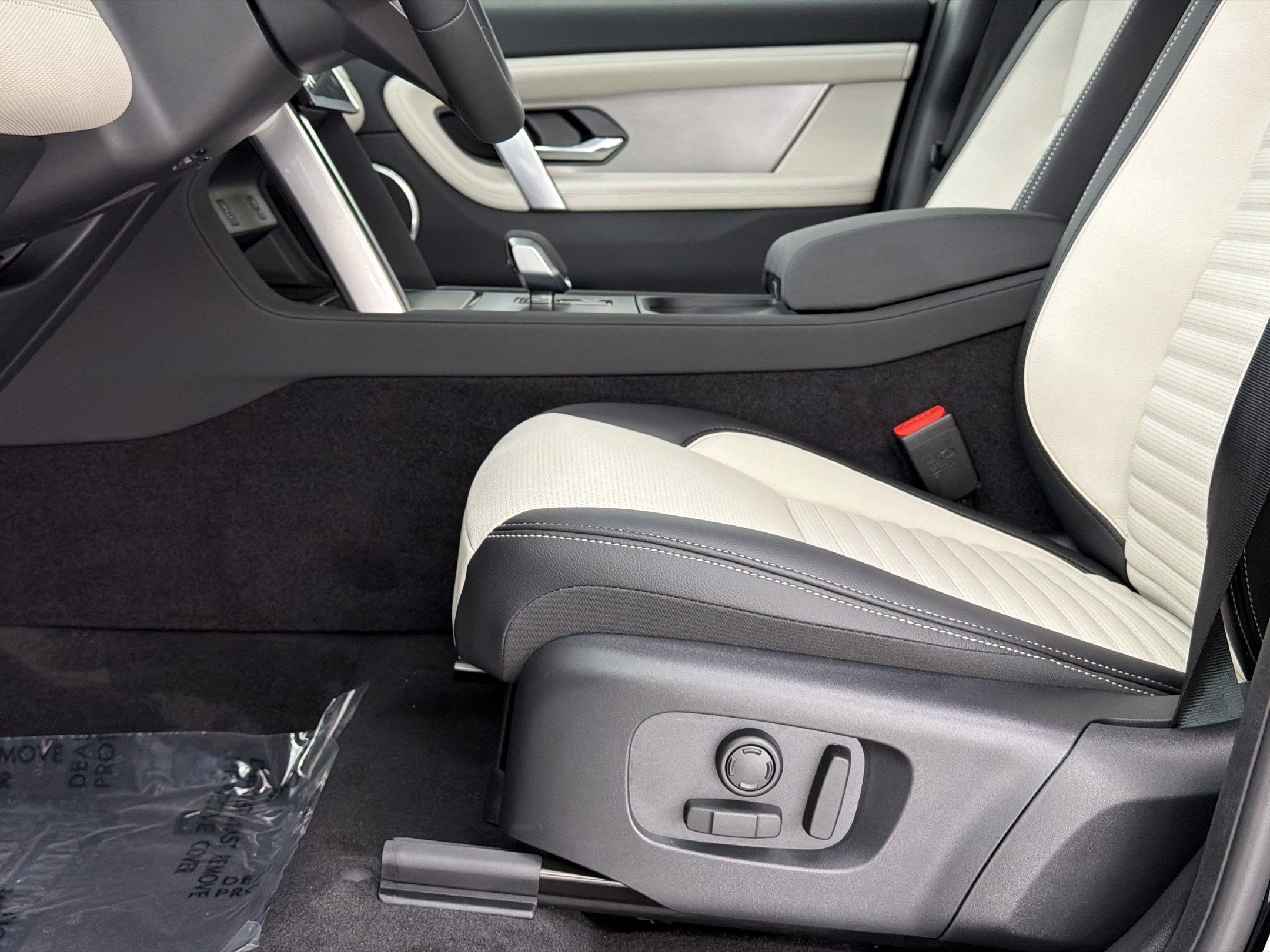 New 2026 Land Rover Discovery Sport Landmark AWD/4WD image 5