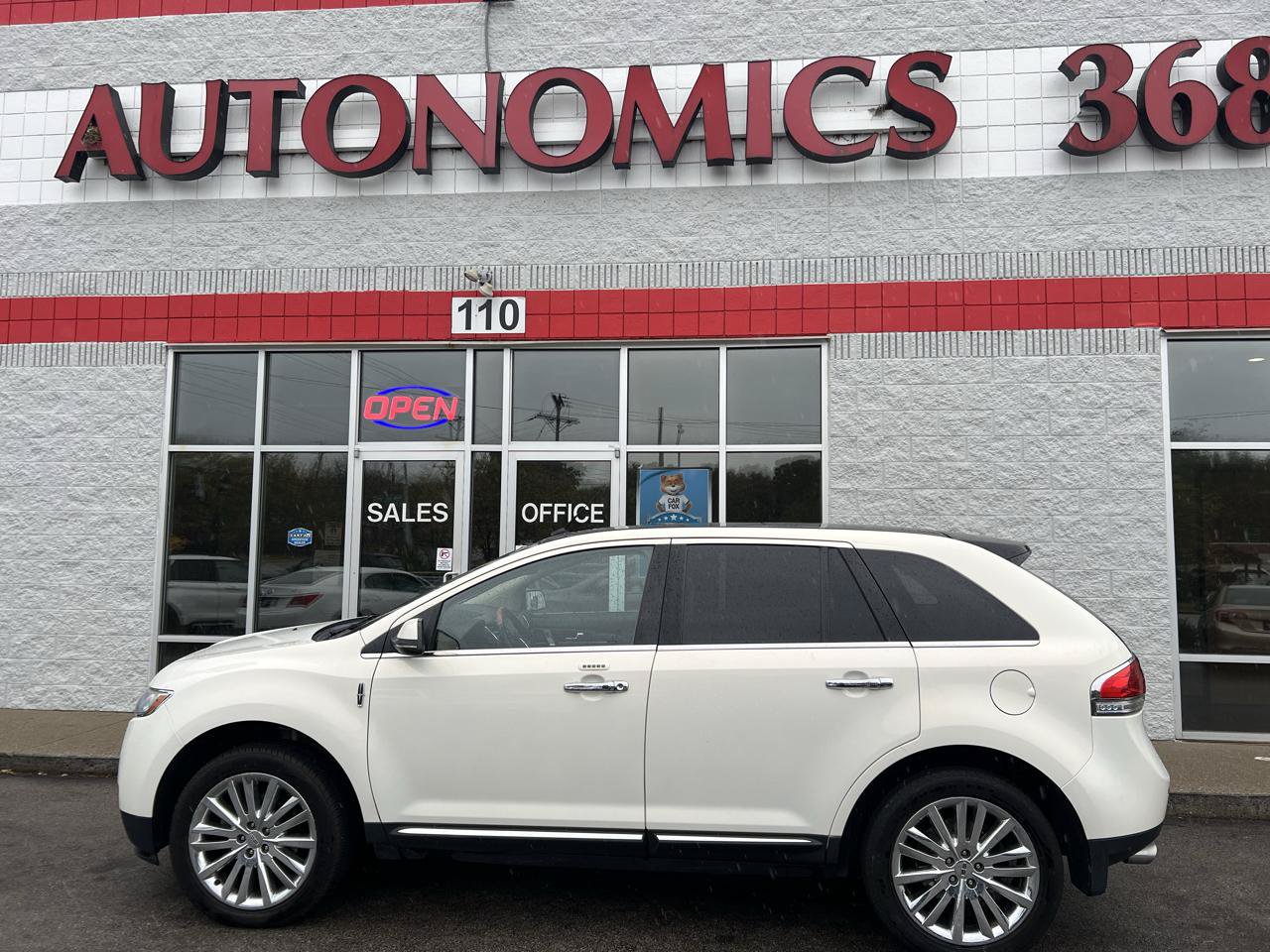 Used 2013 Lincoln MKX AWD image 3