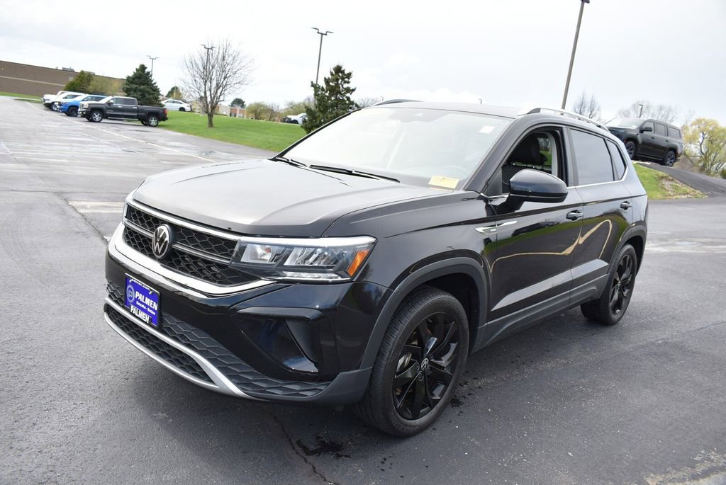 Used 2023 Volkswagen Taos SE w/ Panoramic Sunroof Package AWD/4WD image 9
