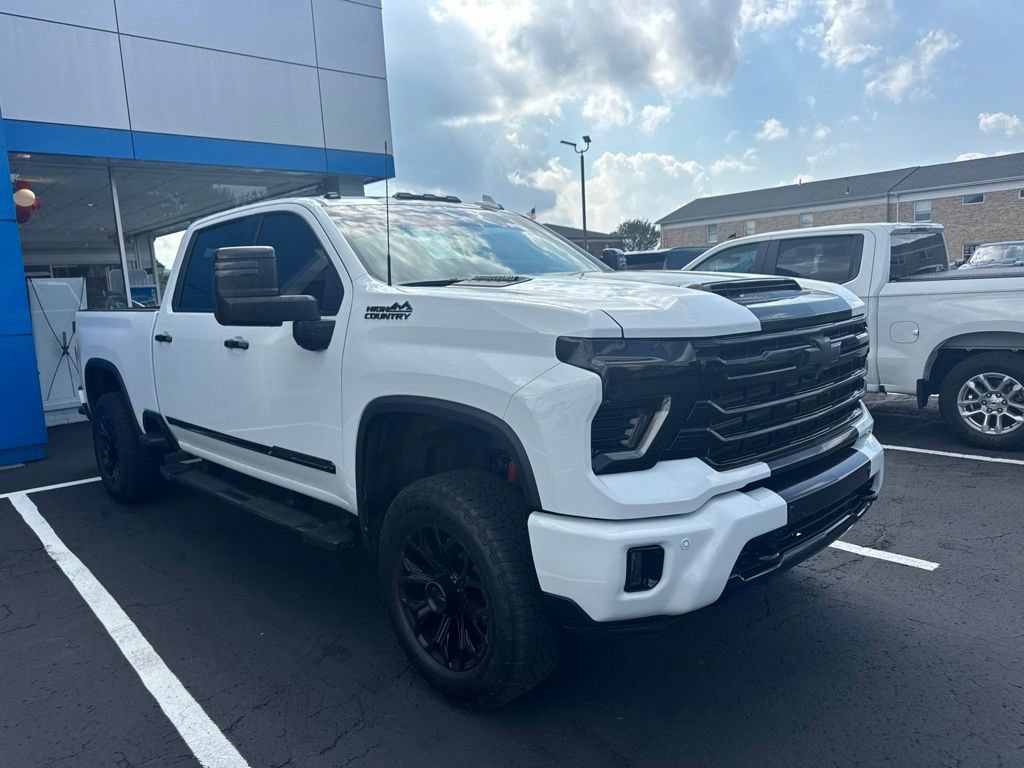 Used 2025 Chevrolet Silverado 2500 High Country w/ High Country Premium Package AWD/4WD image 6