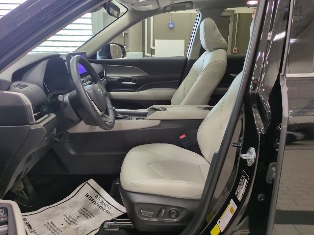 Used 2025 Toyota Grand Highlander AWD Hybrid image 15