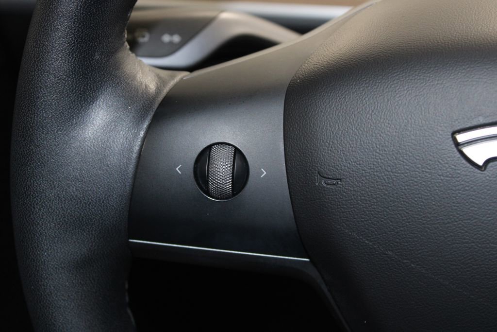 Used 2021 Tesla Model Y Long Range image 34