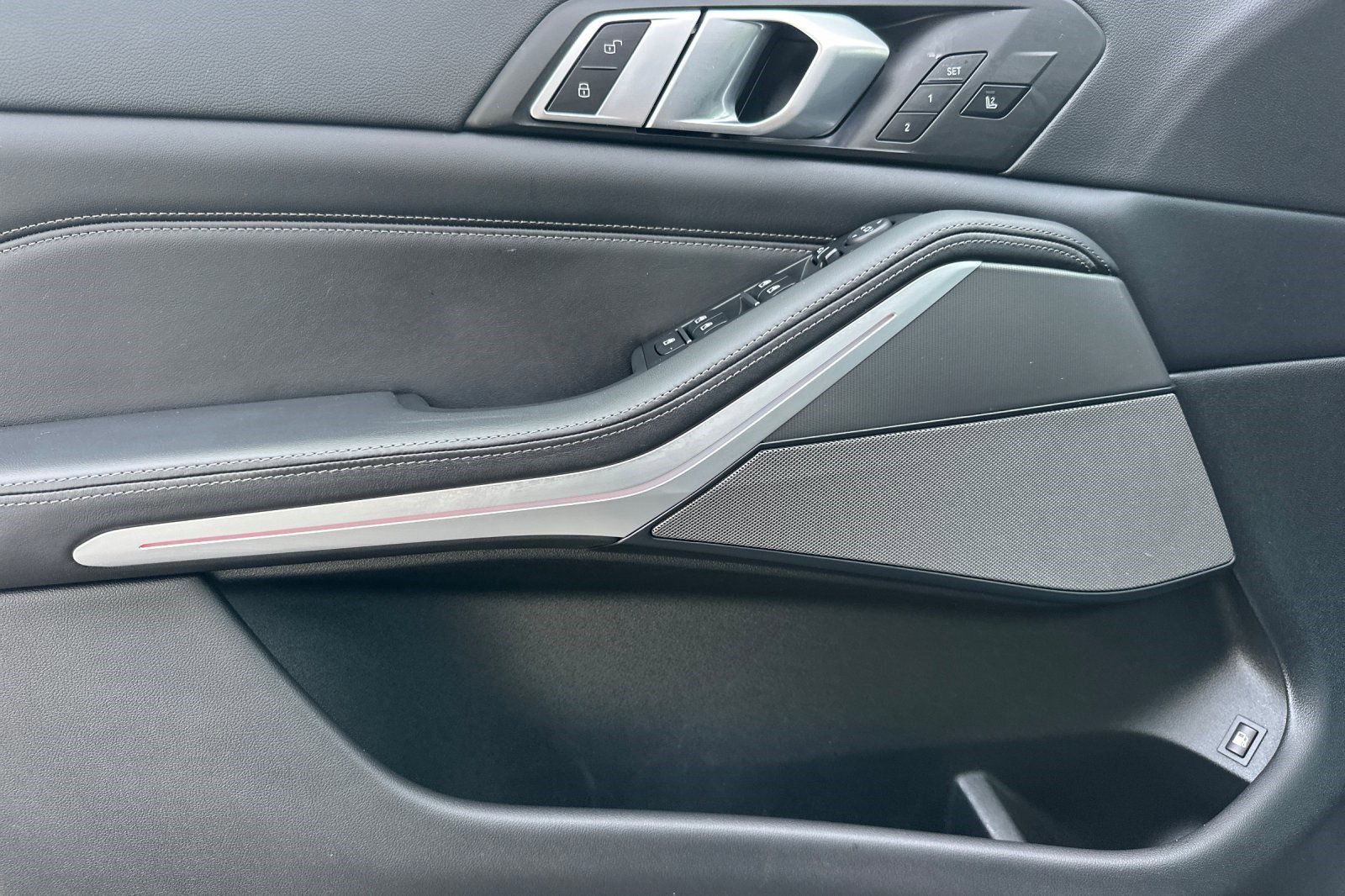 Used 2021 BMW X5 xDrive45e w/ M Sport Package image 12