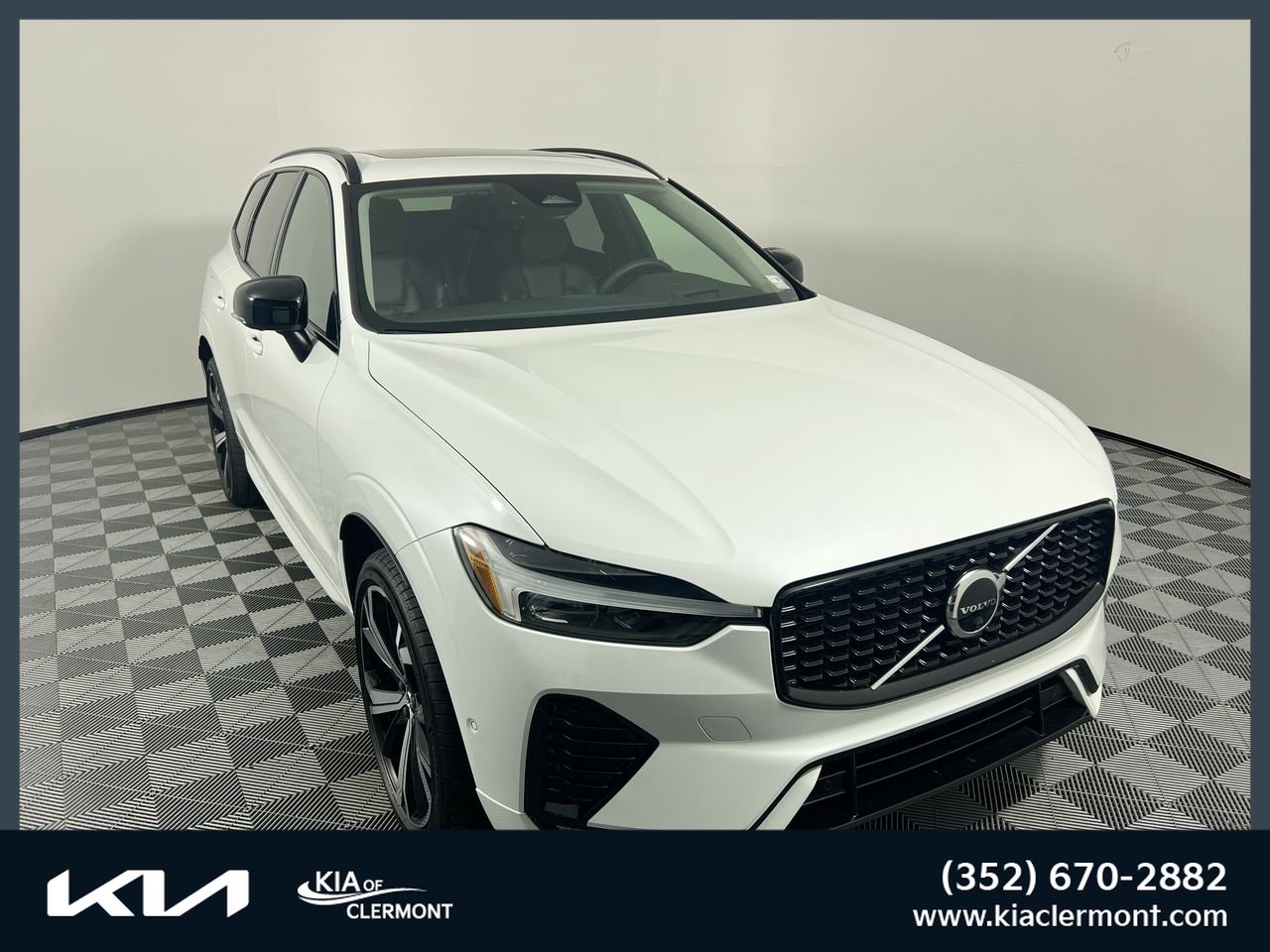 Used 2023 Volvo XC60 B5 Ultimate w/ Protection Package Premier FWD image 1