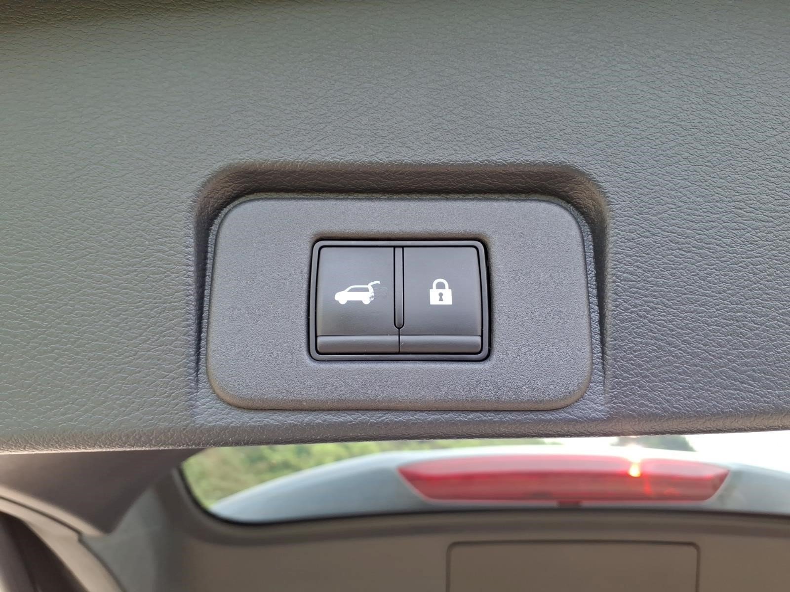 Used 2025 Nissan Rogue SV AWD/4WD image 15