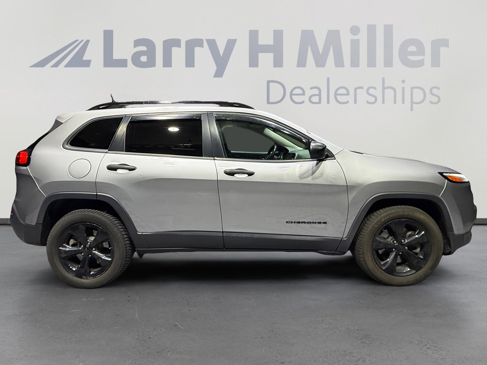 Used 2017 Jeep Cherokee Sport AWD/4WD image 6