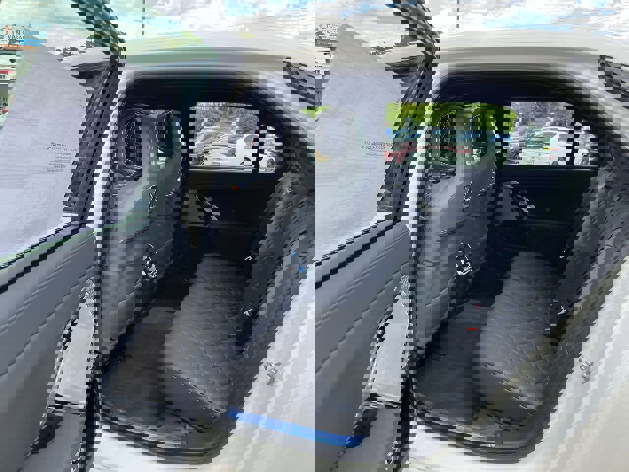 Used 2025 BMW i7 eDrive50 w/ M Sport Package image 32