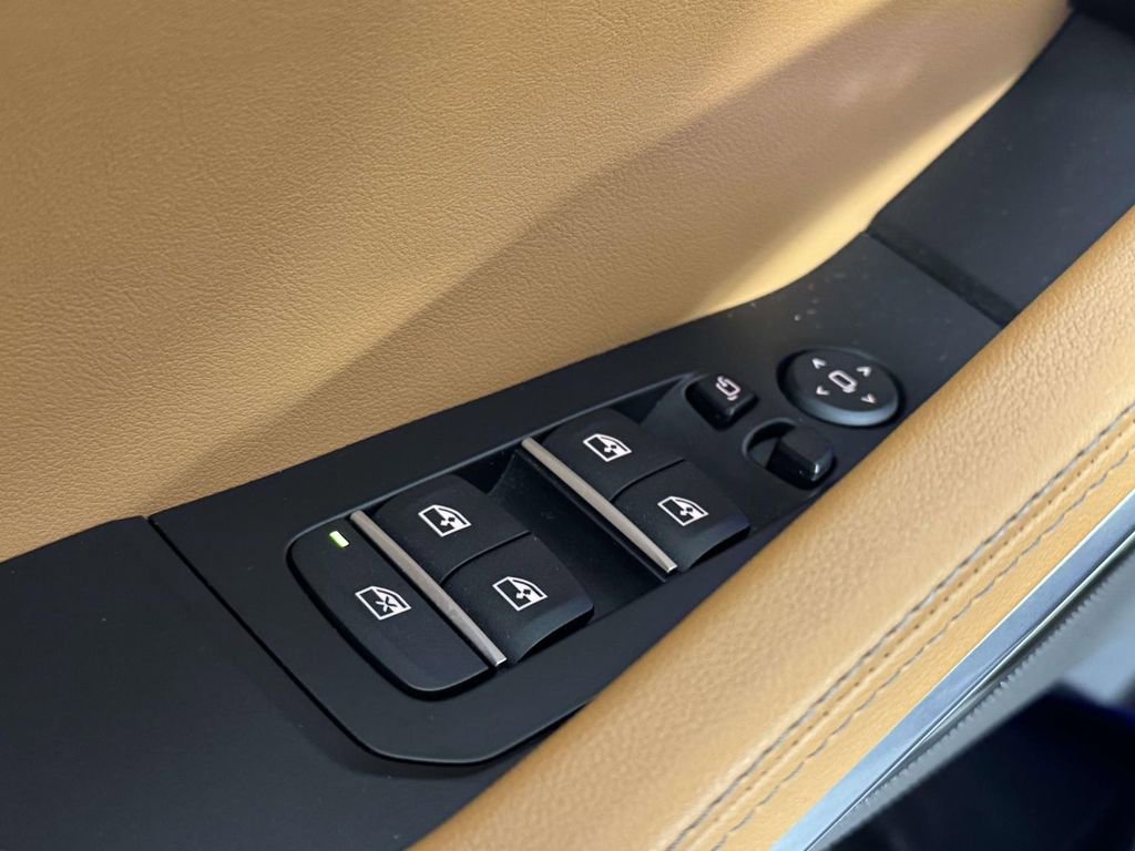 Used 2023 BMW X6 xDrive40i w/ M Sport Package image 18