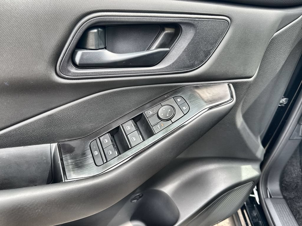 New 2025 Nissan Rogue S AWD/4WD image 15