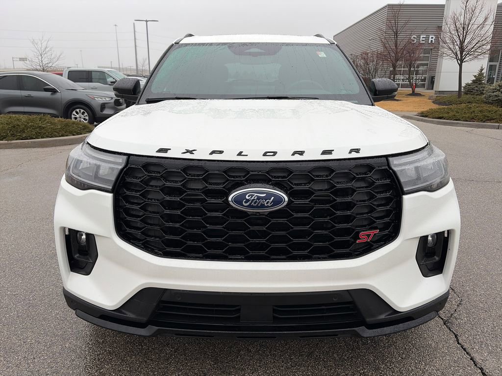 Used 2025 Ford Explorer ST image 2
