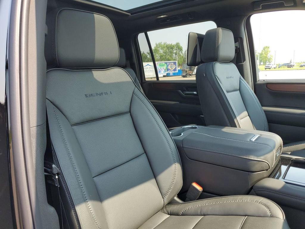 New 2025 GMC Yukon XL Denali w/ Denali Reserve Package image 30