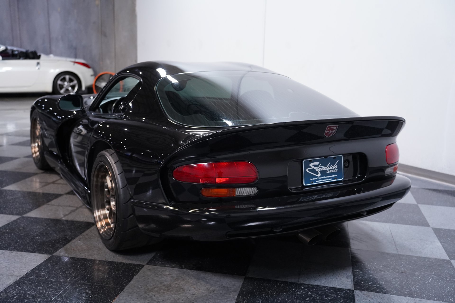 Used 2000 Dodge Viper GTS RWD image 8