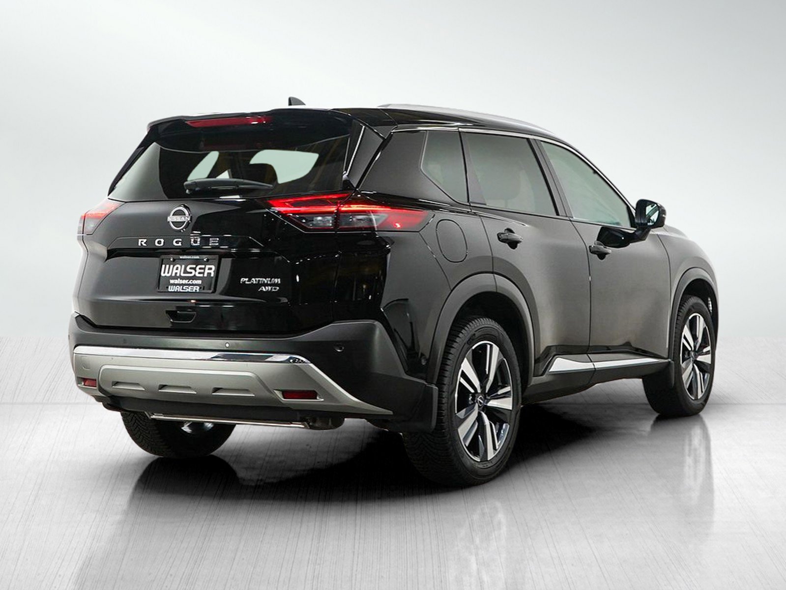 Used 2023 Nissan Rogue Platinum image 5