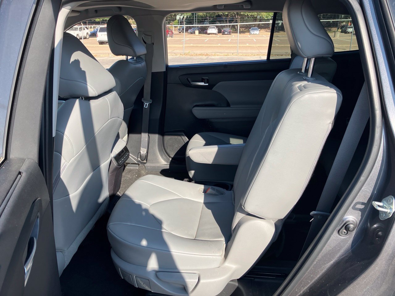 Used 2023 Toyota Highlander XLE FWD image 7