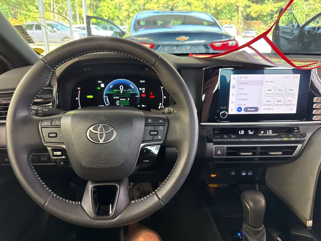 Used 2025 Toyota Camry SE w/ Convenience Package FWD image 12
