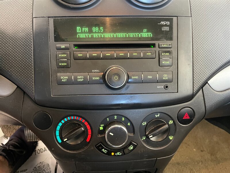 Used 2009 Chevrolet Aveo5 LT FWD image 12