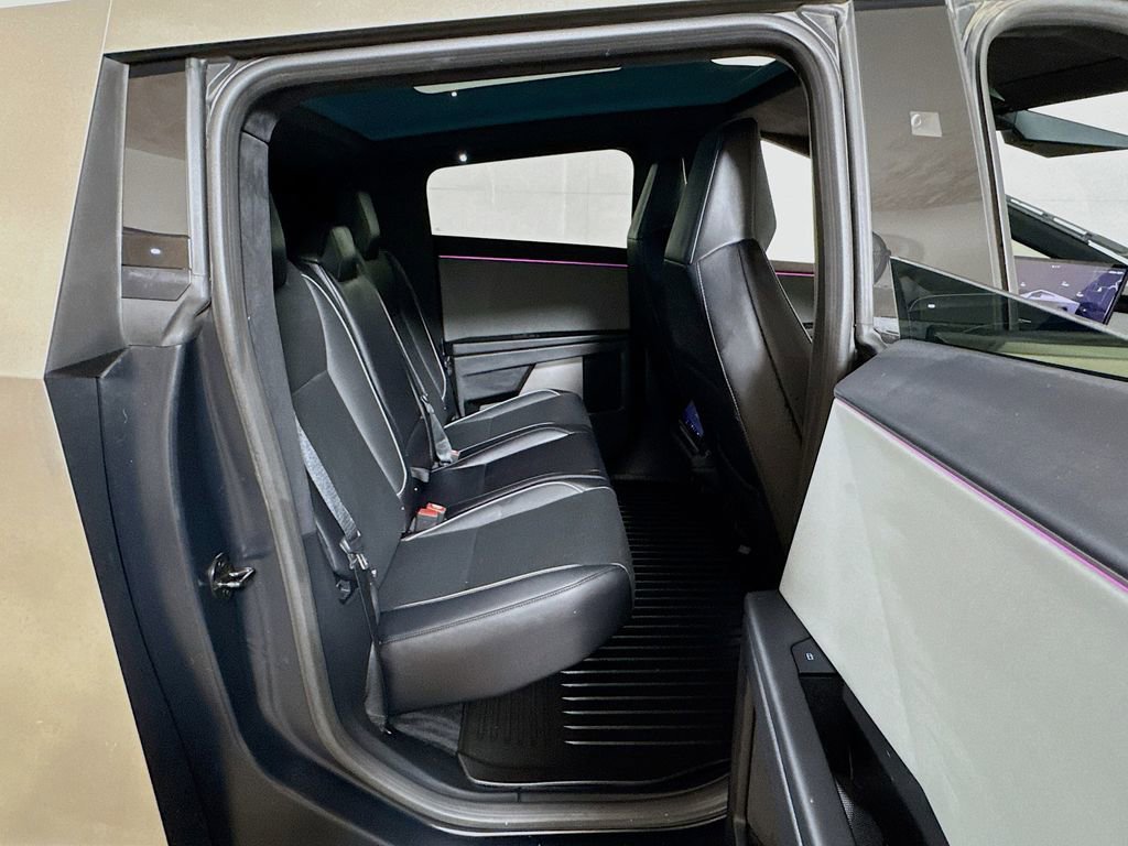 Used 2024 Tesla Cybertruck AWD Crew Cab image 25