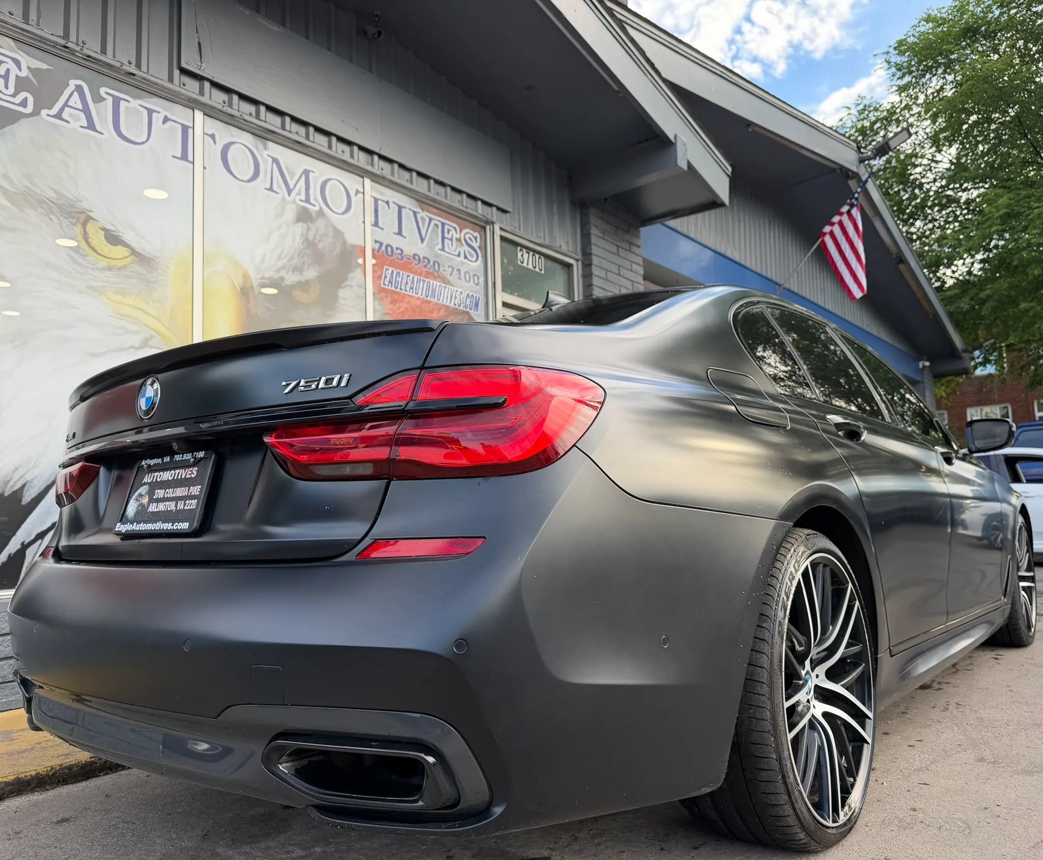 Used 2019 BMW 750i xDrive w/ Executive Package AWD/4WD image 3