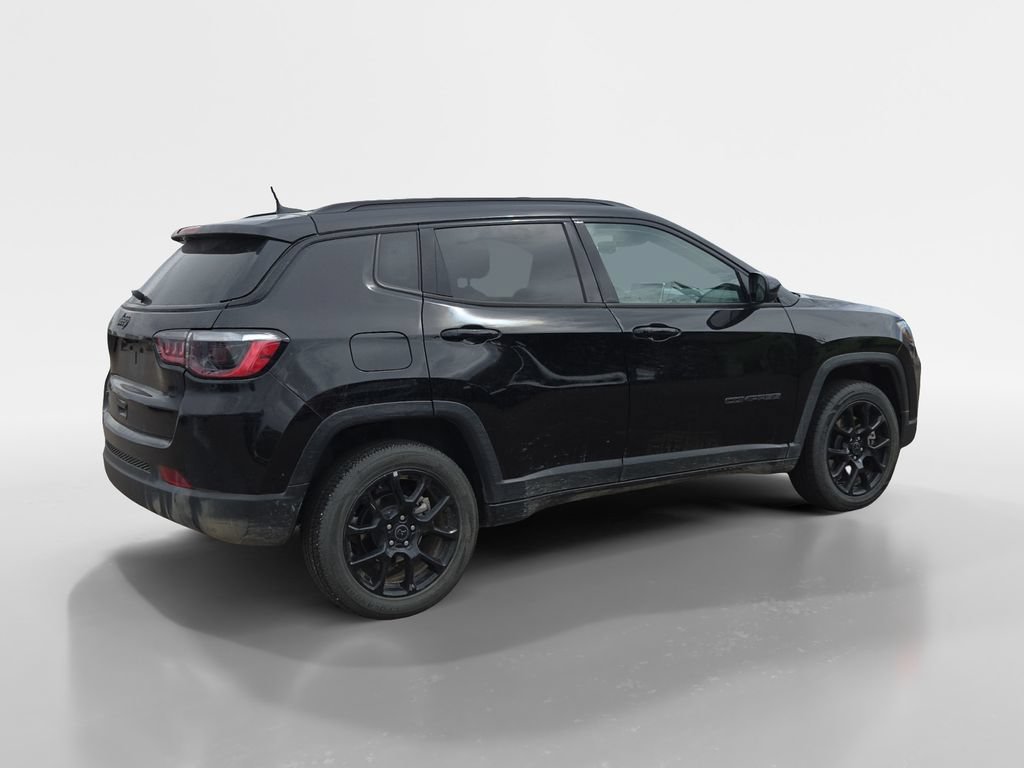 Used 2025 Jeep Compass Latitude w/ Convenience Group AWD/4WD image 6