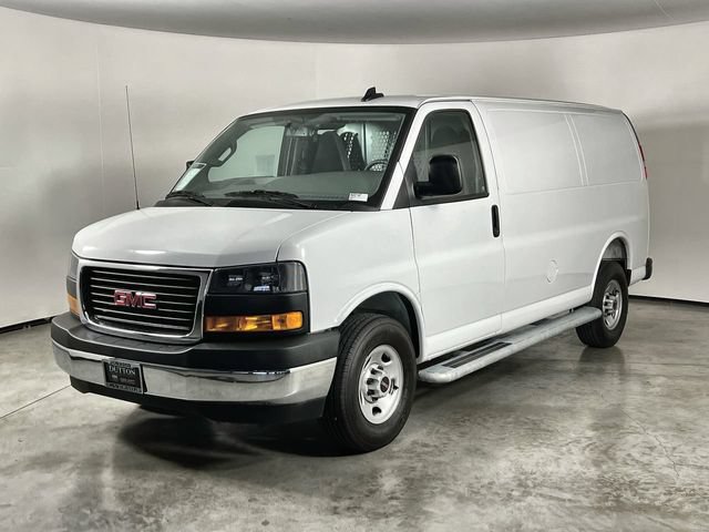 Used 2025 GMC Savana 2500 w/ Driver Convenience Package RWD image 4