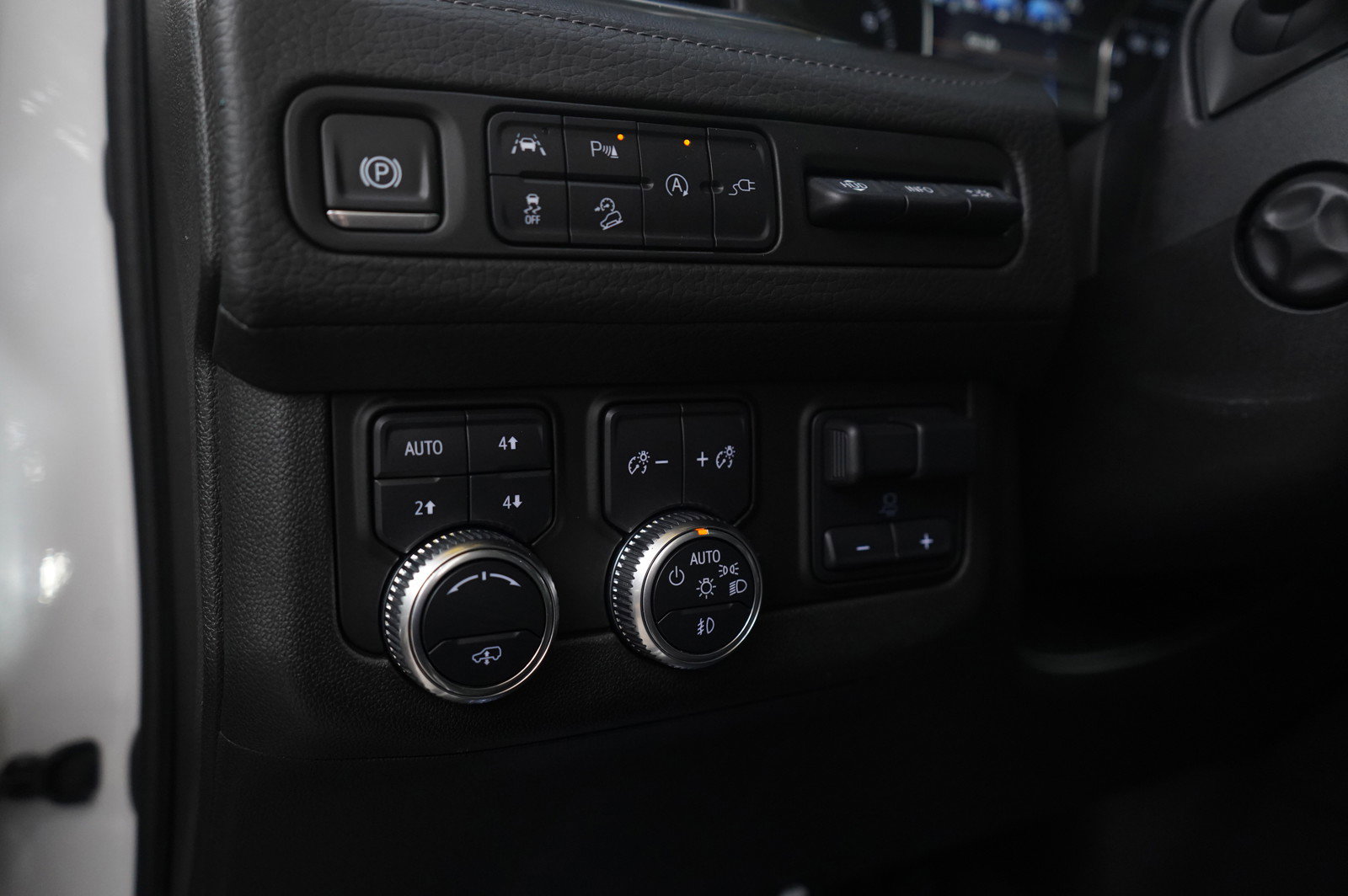 Used 2021 GMC Yukon Denali w/ Denali Ultimate Package image 25