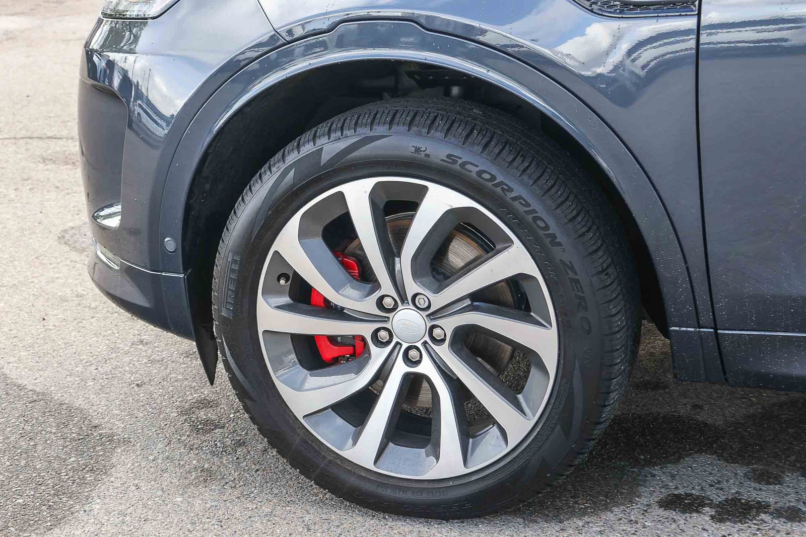 Used 2025 Land Rover Discovery Sport S image 8