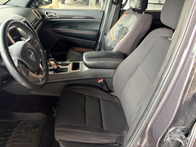 Used 2017 Jeep Grand Cherokee Laredo AWD/4WD image 9