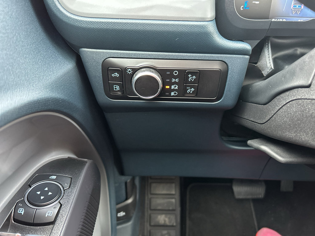 Used 2025 Ford Maverick XL w/ Equipment Group 101A AWD/4WD image 16