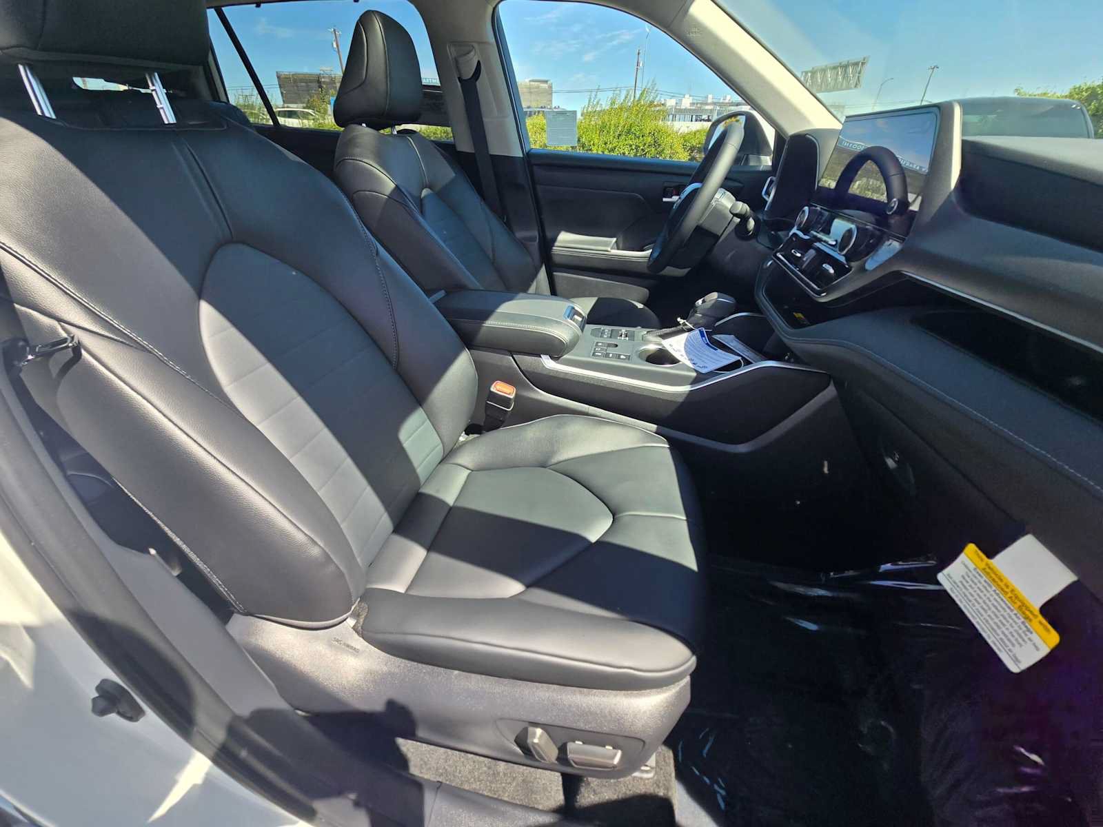 New 2026 Toyota Highlander XLE w/ Protection Package #3 (TMS) AWD/4WD image 10