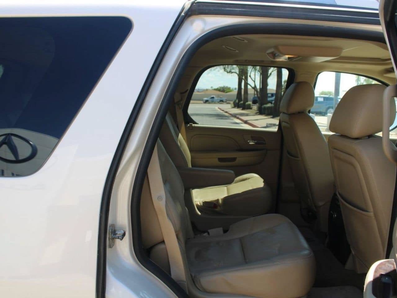 Used 2013 Cadillac Escalade Premium AWD/4WD image 13