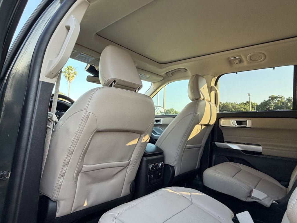 Used 2022 Ford Explorer Limited w/ Limited Technology Package RWD image 16