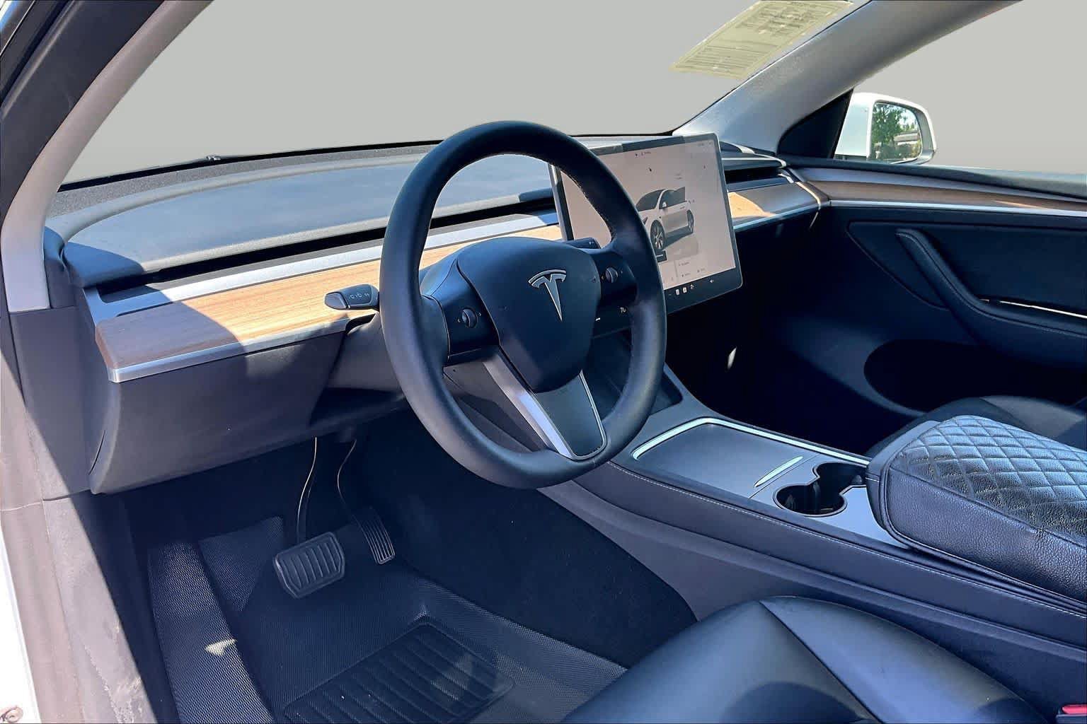 Used 2022 Tesla Model Y Long Range AWD/4WD image 18