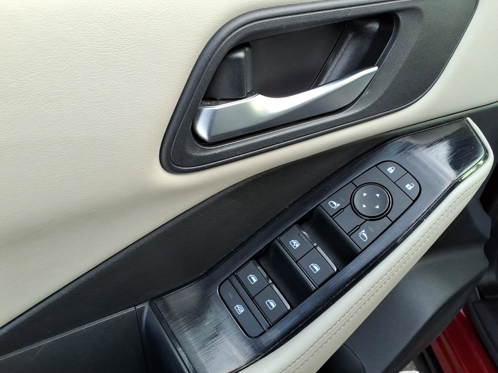 Certified 2025 Nissan Rogue SV image 17