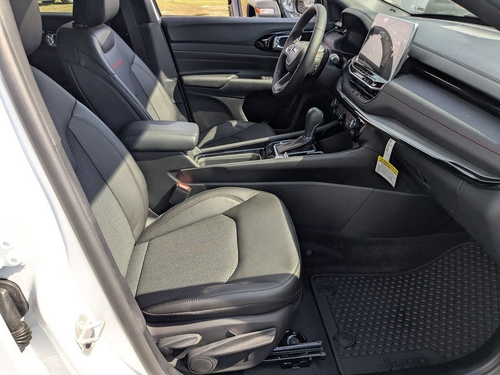 New 2026 Jeep Compass Trailhawk w/ Sun, Sound & Navigation Group AWD/4WD image 32