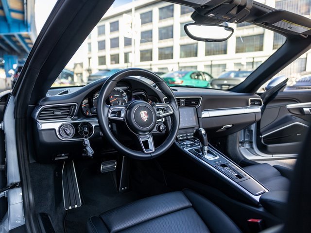 Certified 2017 Porsche 911 Turbo image 4