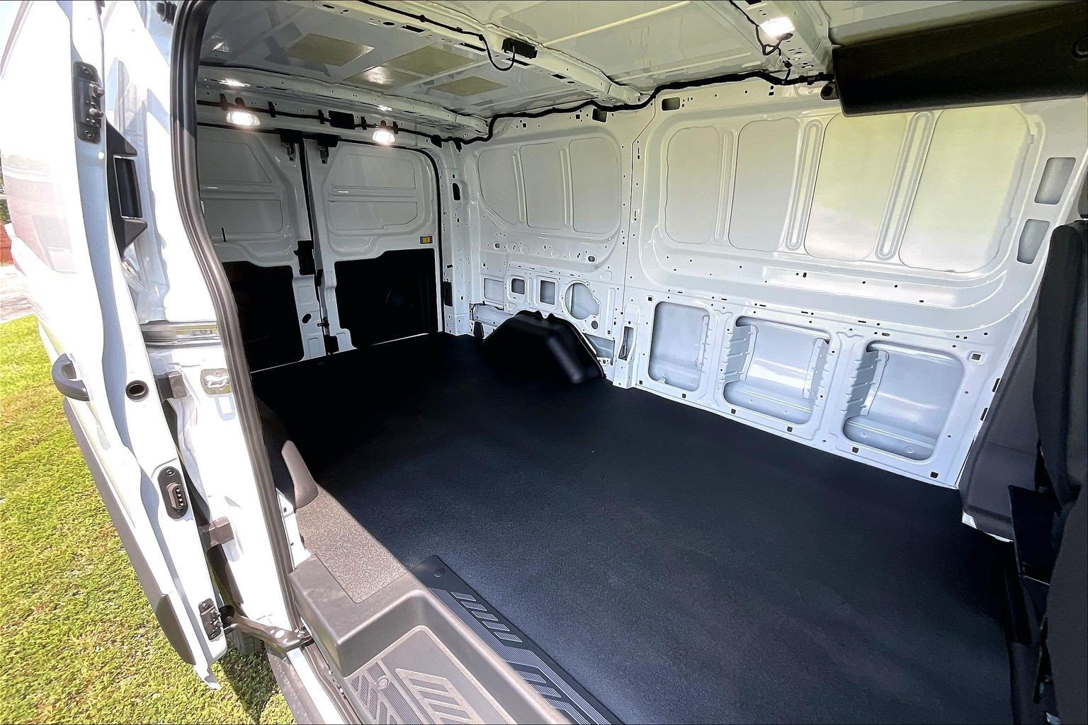 New 2026 Ford Transit 150 Low Roof RWD image 10