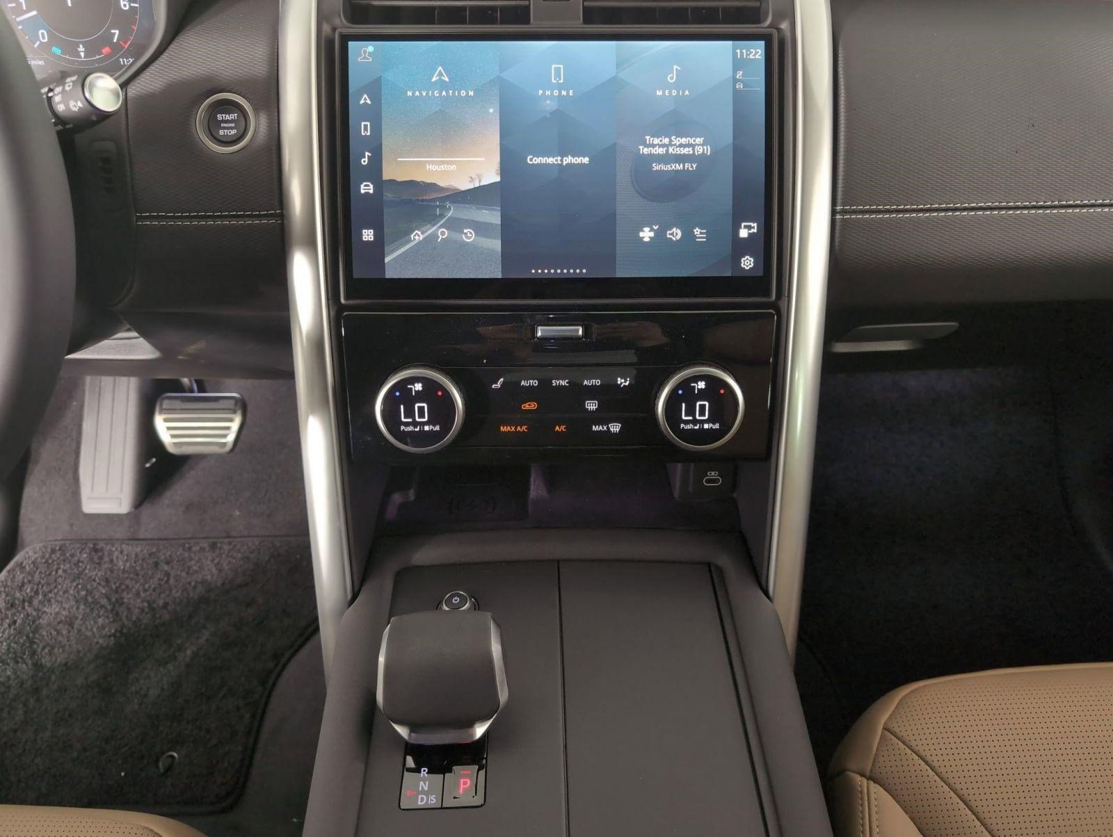 Certified 2025 Land Rover Discovery Dynamic SE AWD/4WD image 21