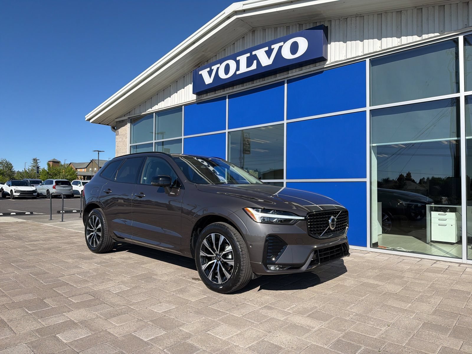 Used 2025 Volvo XC60 B5 Plus AWD/4WD image 1