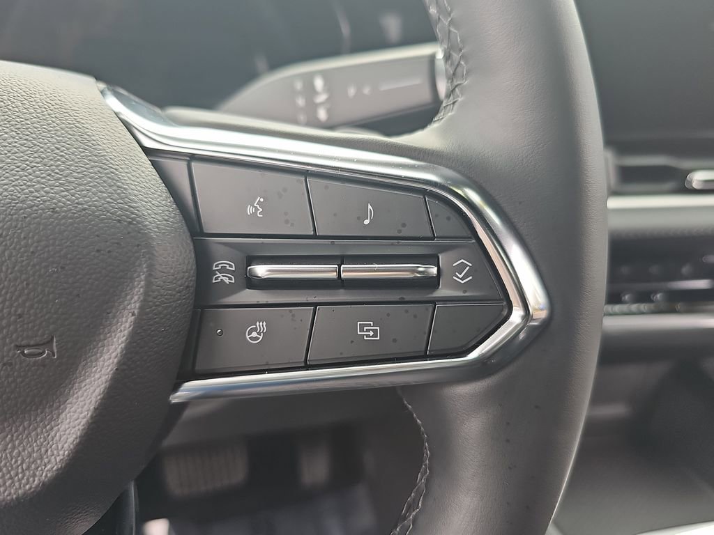 Used 2025 Chevrolet Equinox LT AWD/4WD image 17