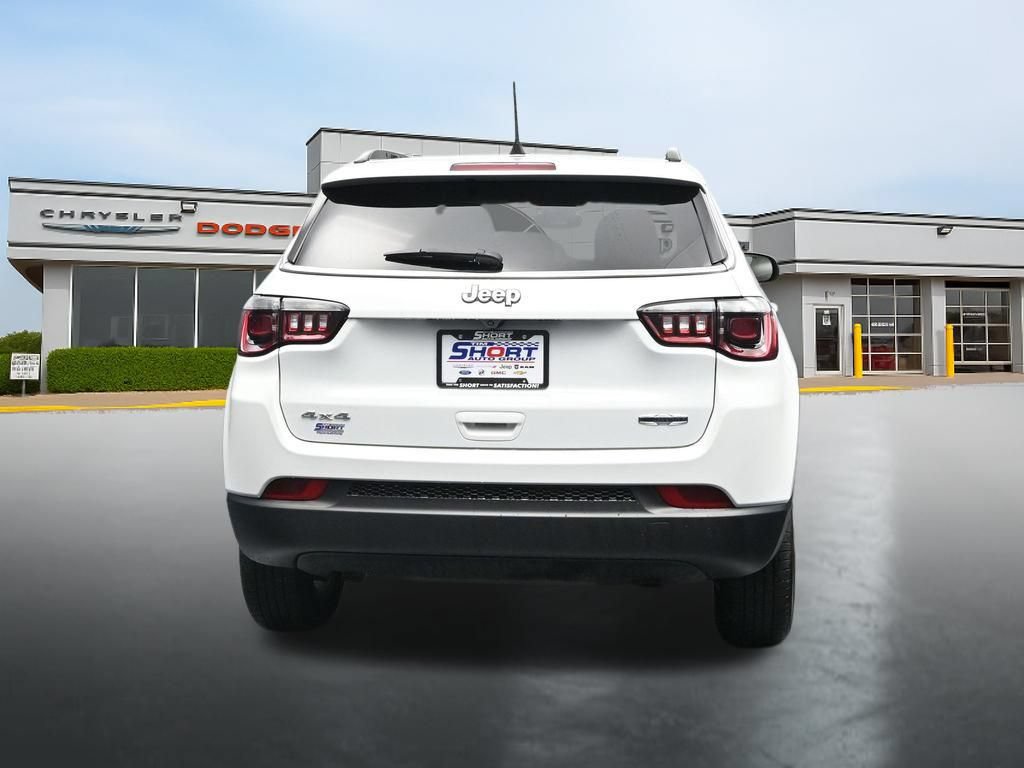 Used 2024 Jeep Compass Latitude AWD/4WD image 4