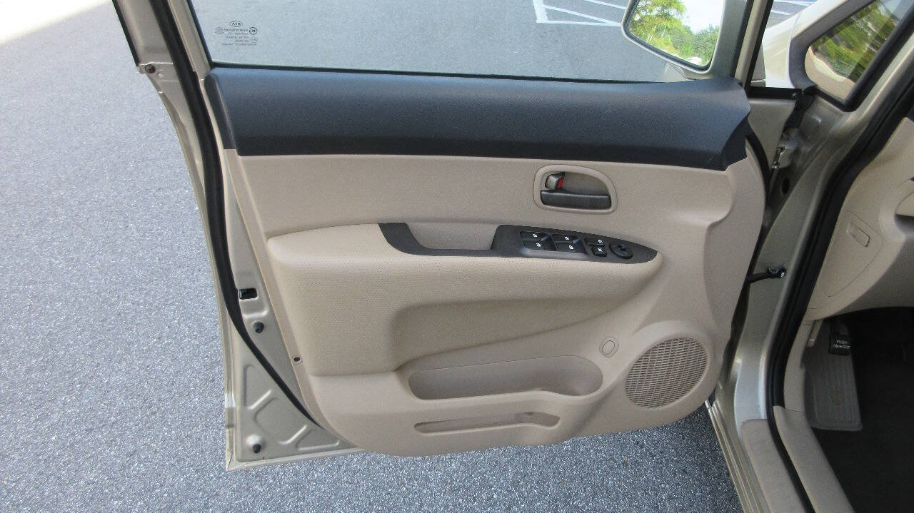 Used 2008 Kia Rondo LX FWD image 12