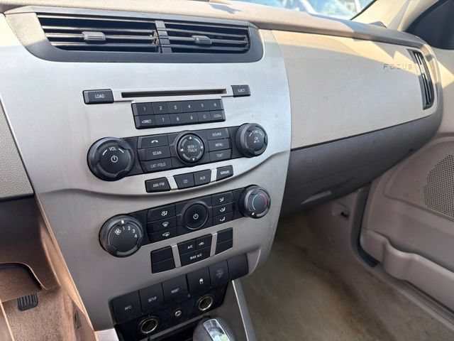 Used 2010 Ford Focus SE FWD image 15