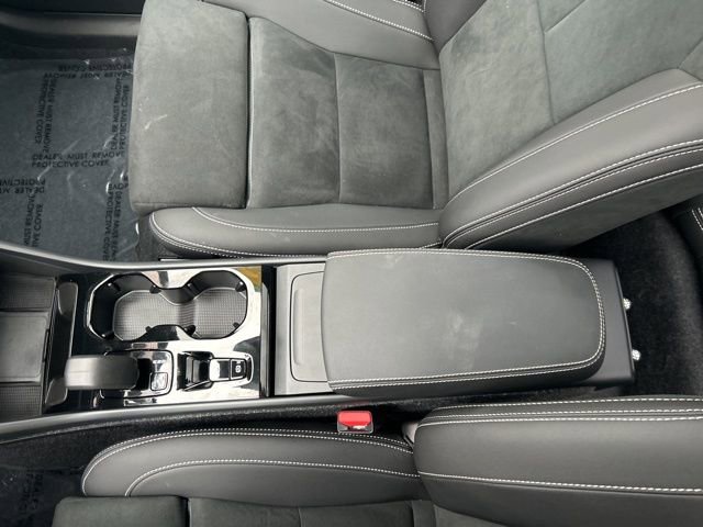 Certified 2025 Volvo XC40 B5 Plus image 26