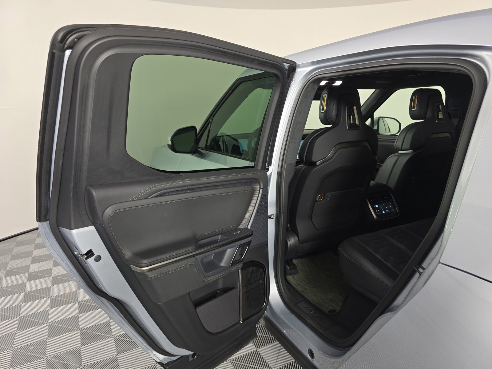 Used 2024 Rivian R1T Adventure image 18