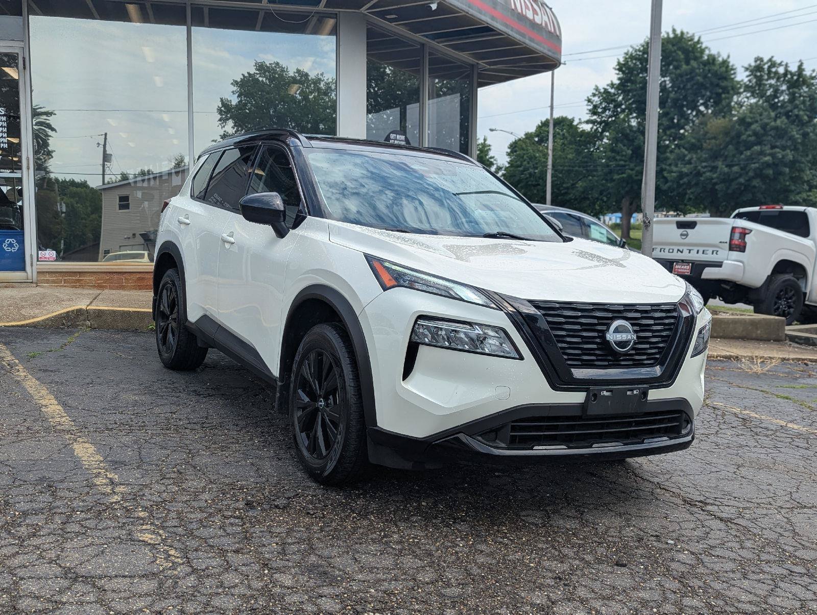 Used 2023 Nissan Rogue SV w/ SV Premium B Package AWD/4WD image 1