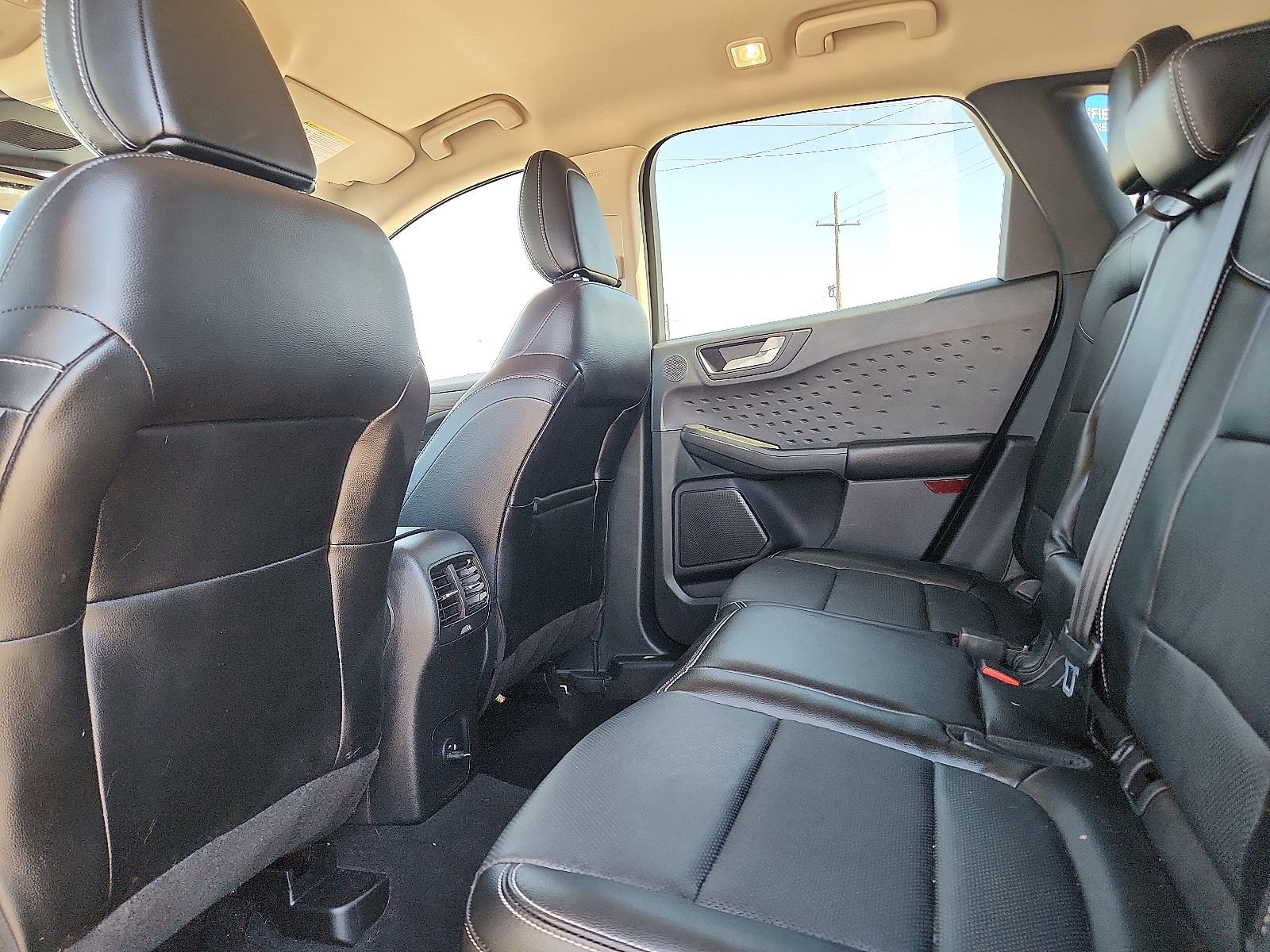 Used 2020 Ford Escape Titanium image 10