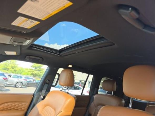 Used 2024 INFINITI QX80 Sensory AWD/4WD image 2