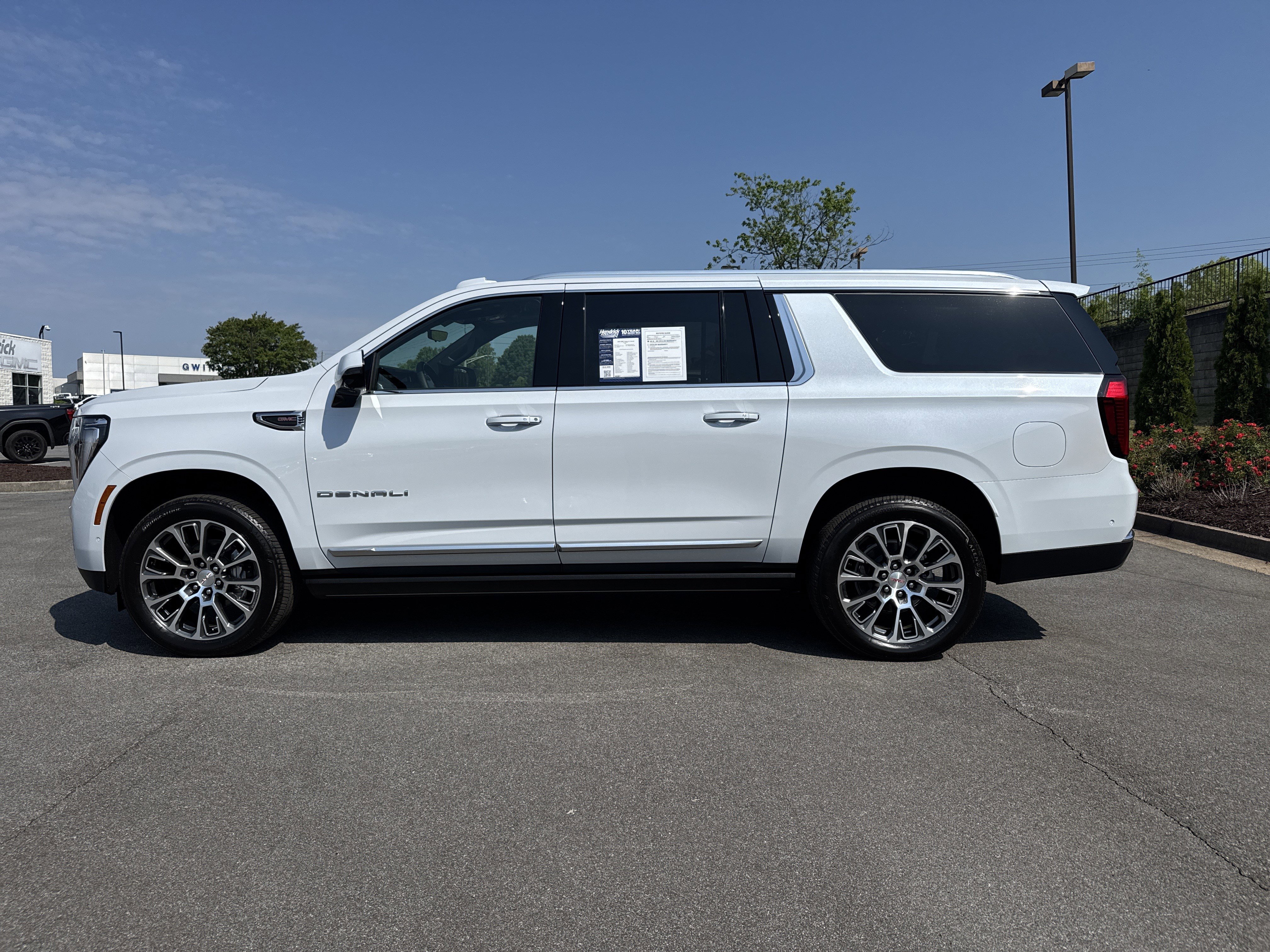 Used 2026 GMC Yukon XL Denali w/ Denali Reserve Package AWD/4WD image 7