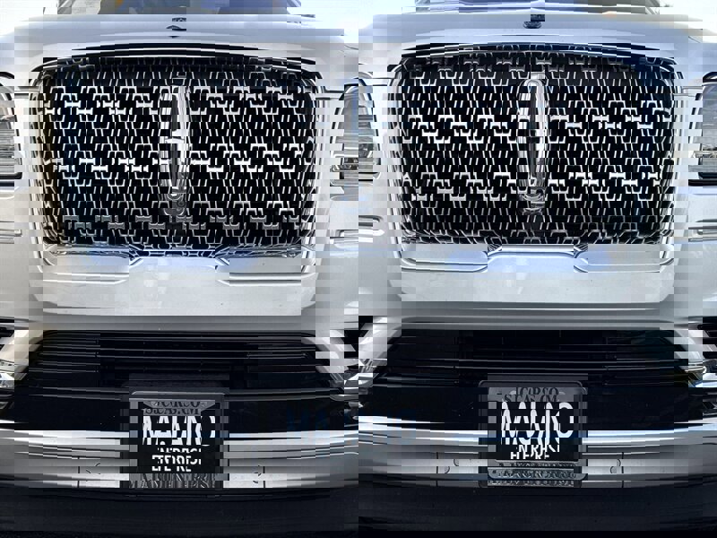 Used 2018 Lincoln Navigator Select w/ Technology Package image 11