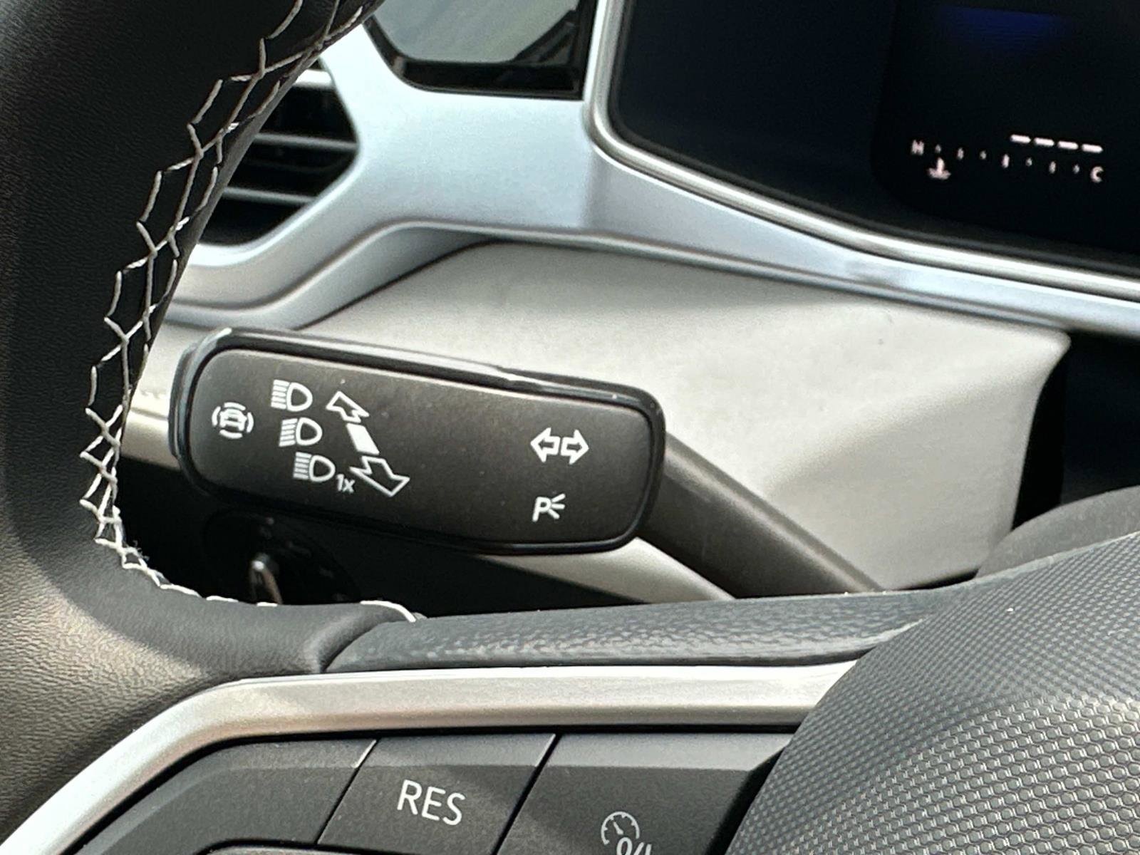 New 2025 Volkswagen Taos SE image 25